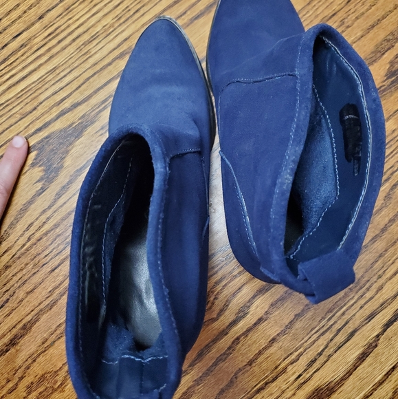 Chinese Laundry Blue Suede Booties size 6.5 - Picture 2 of 4